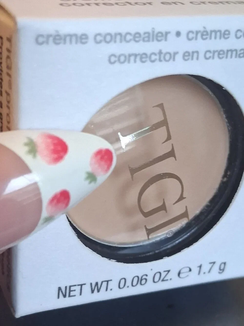 TIGI Cosmetics light Creme Concealer